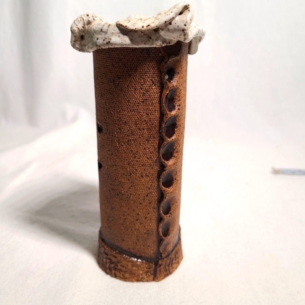 Vintage vase hand made pottery imprinted leaves 🍃 - Picture 3 of 13